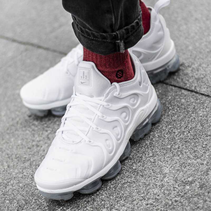 Nike Vapormax Plus (924453-100)